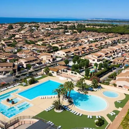 Villa Domaine: Seaside Retreat With Pool And Wi-fi